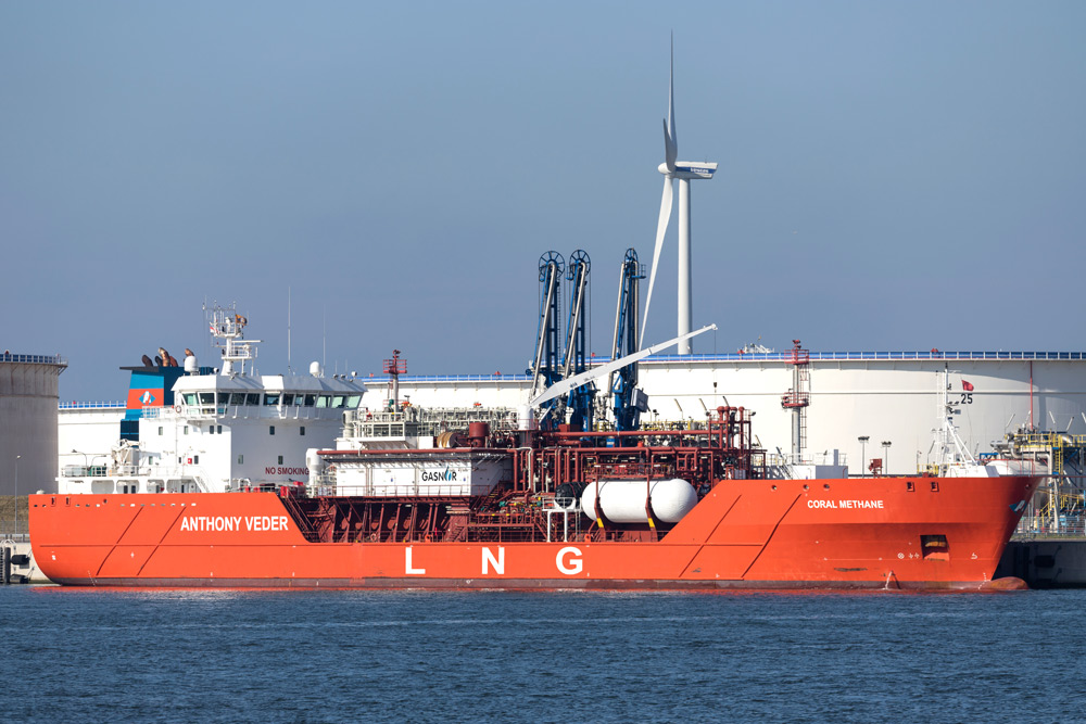 LNG Bunkering at the terminal - LNG Value Chain 