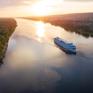 Improving sustainability for waterborne transport
