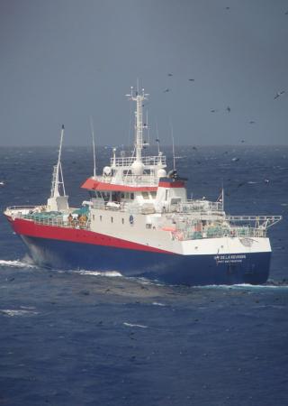 ile-de-la-reunion-fishing-vessel